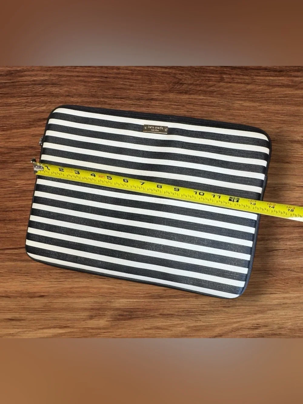 EUC KATE SPADE New York BW Striped Padded Zippered Laptop/Tablet/Notebook Cover